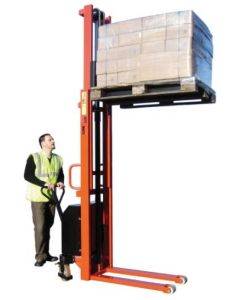 ELECTRIC LIFT STACKER 1000KG - LTVVE1000 RANGE WITH A LOAD ON THE FORKS