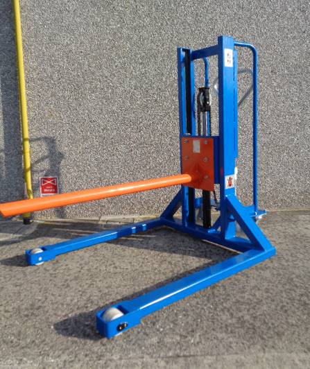 Straddle Pallet Stacker with Carpet Pole